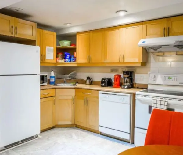 118 Shuter St ST #Master Room A Main Floor, Toronto C08, ON M5A 1V8