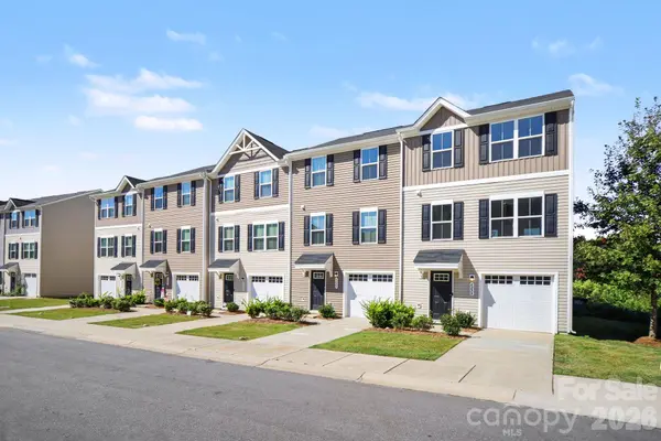 6233 Cutwater CIR, Charlotte, NC 28269