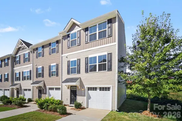 6233 Cutwater CIR, Charlotte, NC 28269