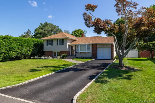 17 Keswick DR, East Islip, NY 11730