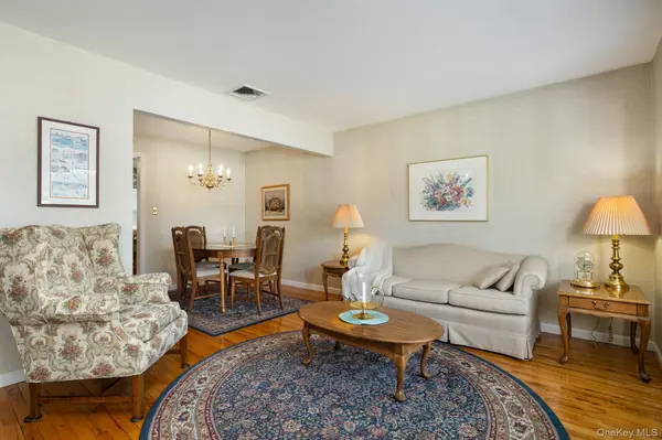 17 Keswick DR, East Islip, NY 11730