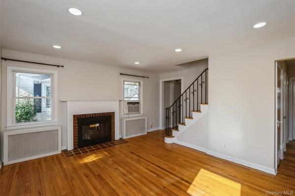 35 Annette AVE, Merrick, NY 11566