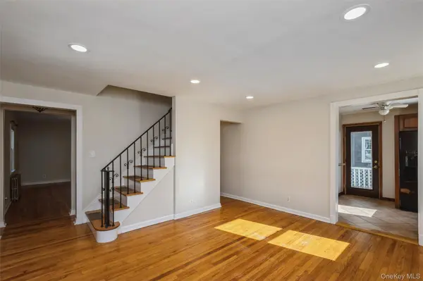 35 Annette AVE, Merrick, NY 11566