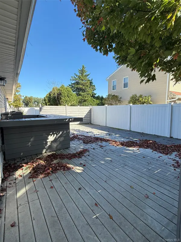2 Michael AVE, Bellport, NY 11713