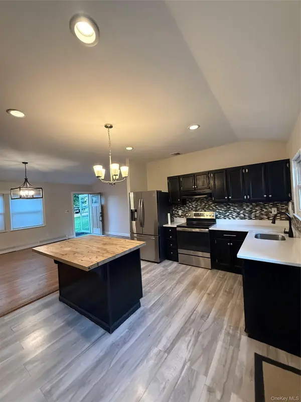 2 Michael AVE, Bellport, NY 11713