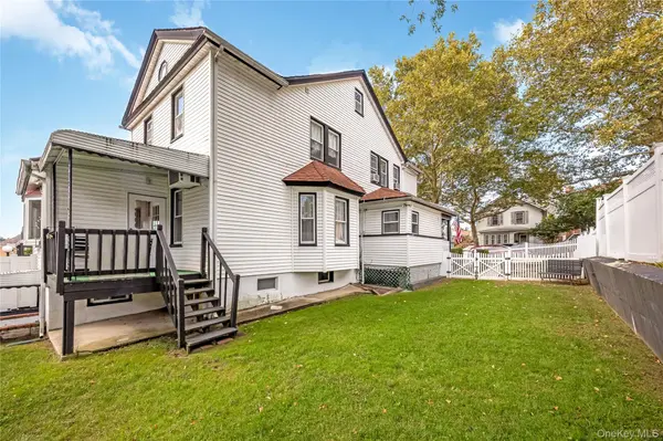 154-58 11th AVE, Whitestone, NY 11357