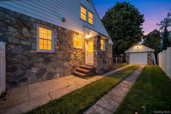 1843 Beech ST, Wantagh, NY 11793