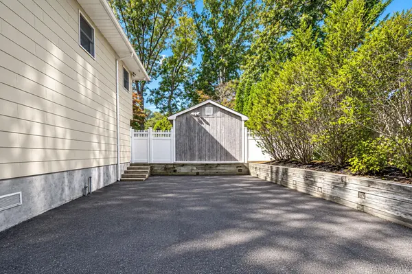 6 Wyandanch BLVD, Smithtown, NY 11787