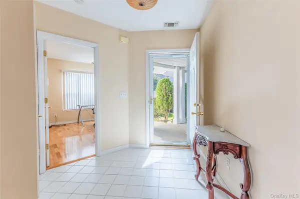 29 Madison CIR, Middle Island, NY 11953