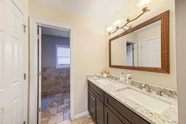 231 W Woodside AVE, Patchogue, NY 11772