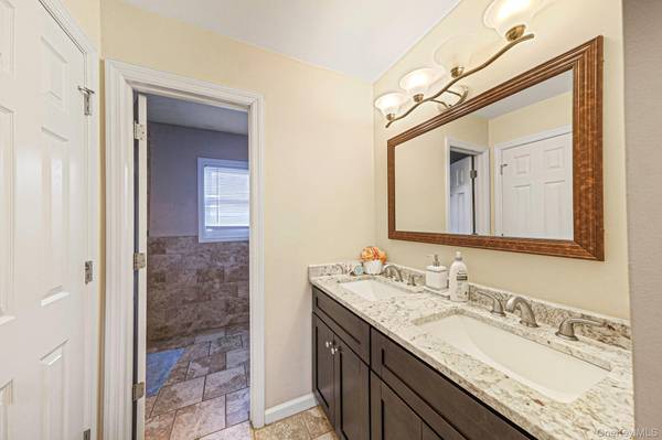 231 W Woodside AVE, Patchogue, NY 11772