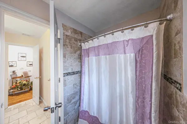 231 W Woodside AVE, Patchogue, NY 11772