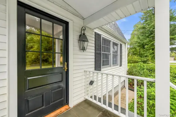 10 Barrett DR, Hopewell Junction, NY 12533