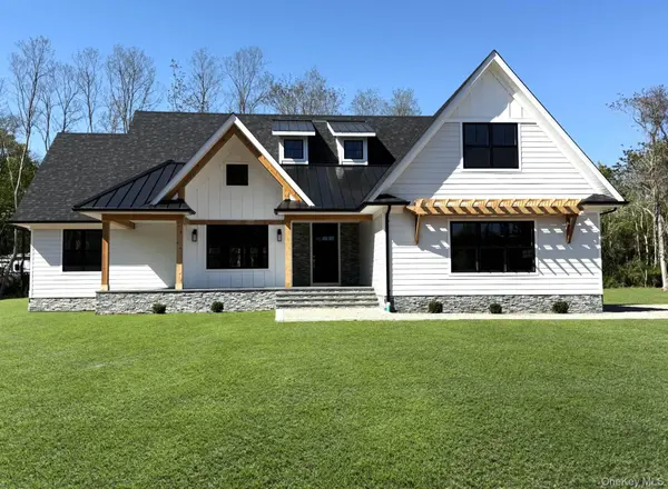 33 Lagoon CT, South Jamesport, NY 11901