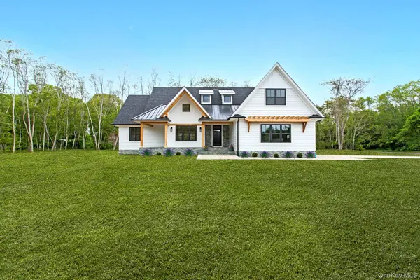 33 Lagoon CT, South Jamesport, NY 11901