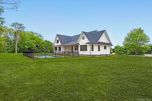 33 Lagoon CT, South Jamesport, NY 11901