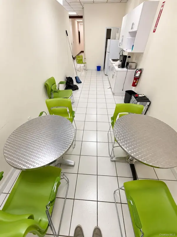 42-02 Astoria BLVD #303, Astoria, NY 11103