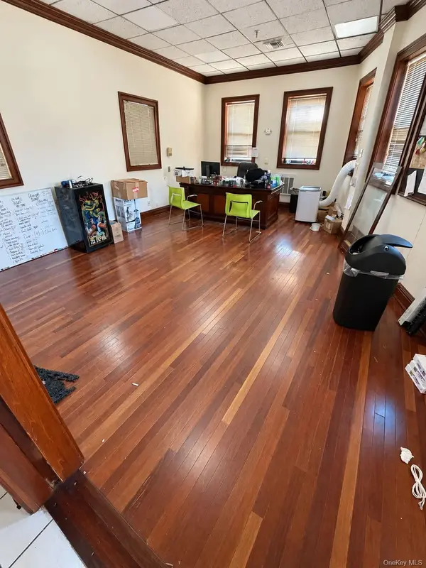 42-02 Astoria BLVD #303, Astoria, NY 11103
