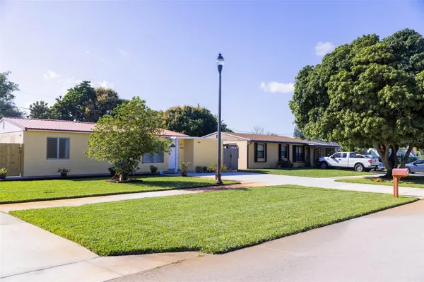 2028 BRIDGEMAN DR, West Palm Beach, FL 33409