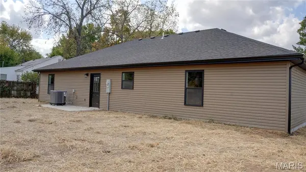 153 Crescent DR, Lebanon, MO 65536