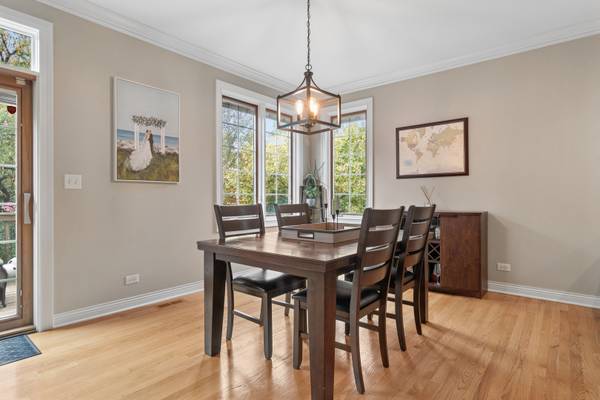 90 Waters Edge CT, Glen Ellyn, IL 60137