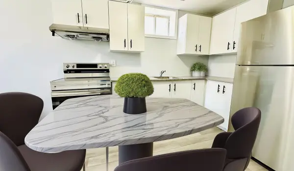 288 Parkwood AVE #Lower, Georgina, ON L4P 2X3