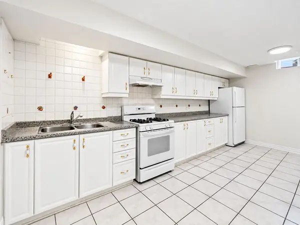 46 Gianmarco WAY #Bsmt, Vaughan, ON L6A 3J3
