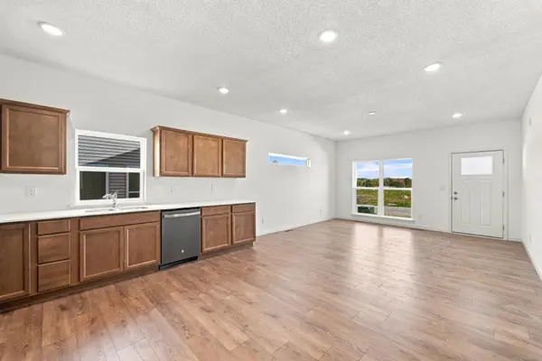 1208 Rock Ridge CIR, Waverly, IA 50677