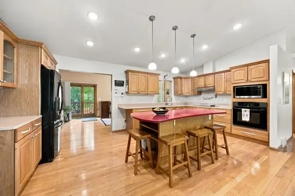 1115 Sommerset DR, West Fargo, ND 58078
