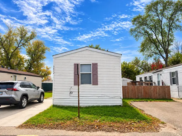 3812 Patriot LN, Circle Pines, MN 55014