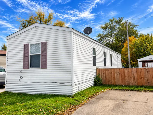 3812 Patriot LN, Circle Pines, MN 55014