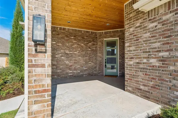 15108 Fountain Creek LN, Edmond, OK 73013