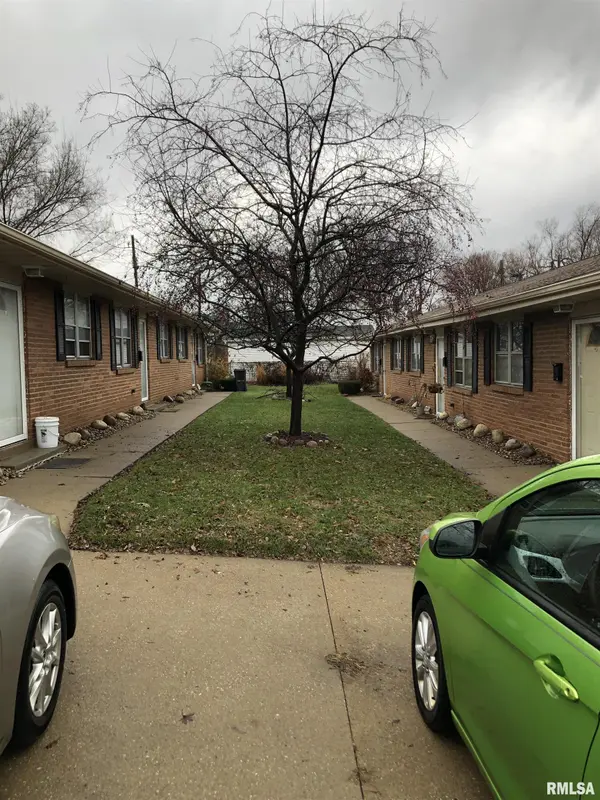 631-633 S 11TH ST, Pekin, IL 61554