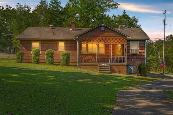 613 Central Ave, Athens, TN 37303