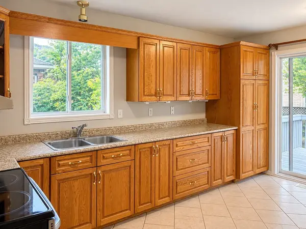 872 Dominion AVE, Midland, ON L4R 5K8