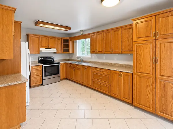 872 Dominion AVE, Midland, ON L4R 5K8