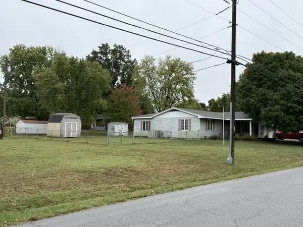 1106 S Carnation DR, Aurora, MO 65605