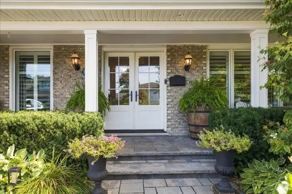 493 Wicklow RD, Burlington, ON L7L 2J1