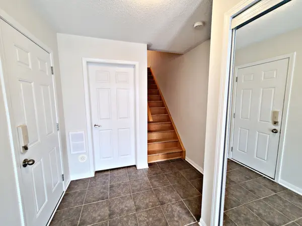 247 Slingsby LNDG, Milton, ON L9T 8N6