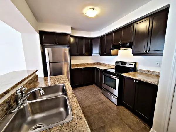 247 Slingsby LNDG, Milton, ON L9T 8N6