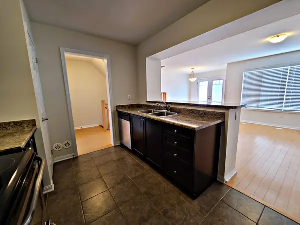 247 Slingsby LNDG, Milton, ON L9T 8N6