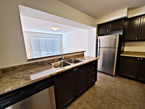 247 Slingsby LNDG, Milton, ON L9T 8N6