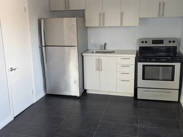 1182 Cannon ST E #B, Hamilton, ON L8L 2K3