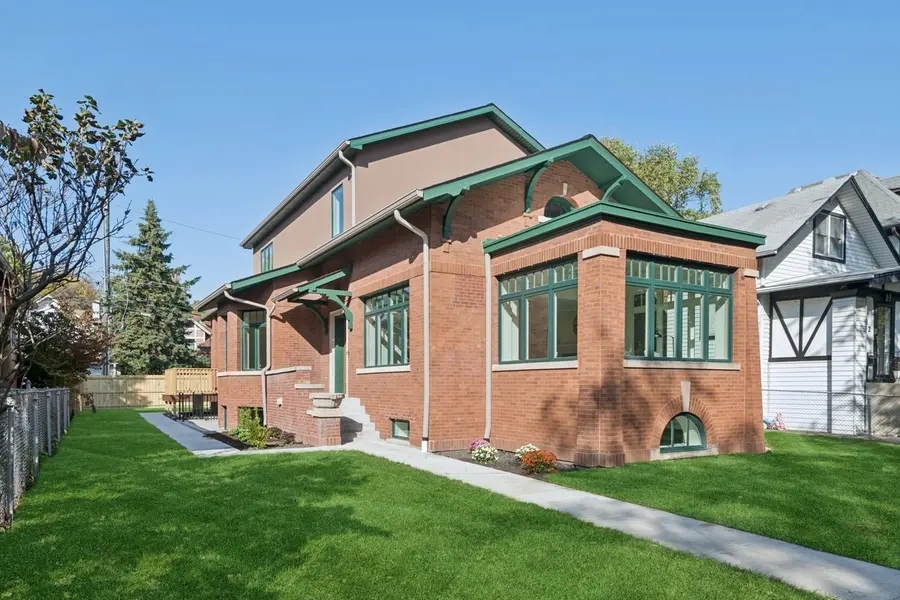 2616 W Sunnyside AVE, Chicago, IL 60625