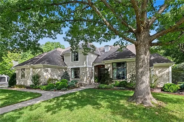 5506 W 82nd PL, Prairie Village, KS 66208