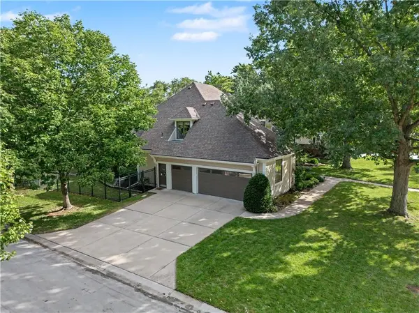 5506 W 82nd PL, Prairie Village, KS 66208