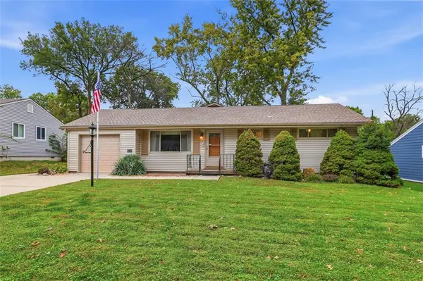 6920 W 72nd TER, Overland Park, KS 66204