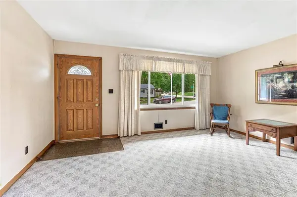 6920 W 72nd TER, Overland Park, KS 66204