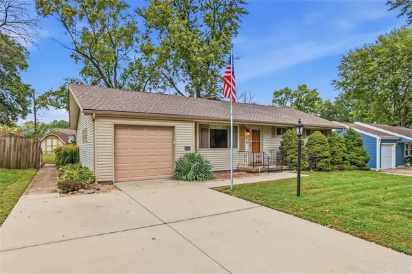 6920 W 72nd TER, Overland Park, KS 66204