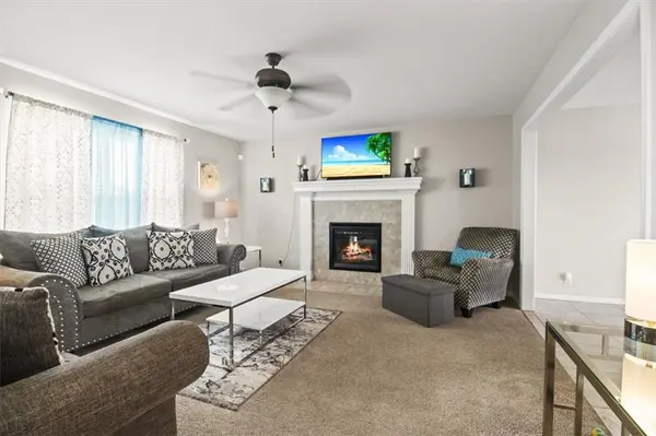 1252 NW High View DR, Grain Valley, MO 64029